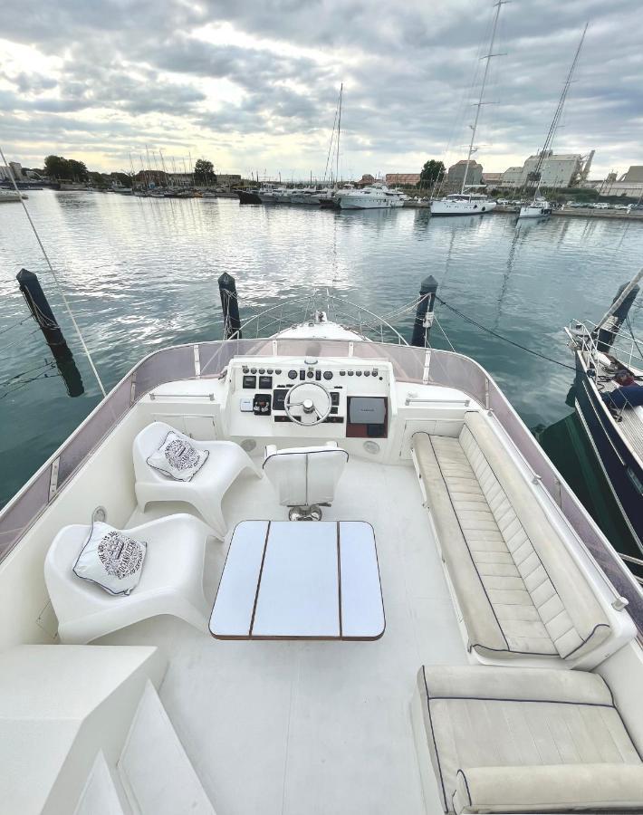 Navi Yacht A Sete, 2 A 8 Couchages, Privatif Sète Exterior foto